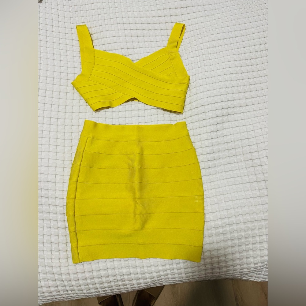 SOLD Forever 21 Yellow Herve Leger skirt set

NWOT